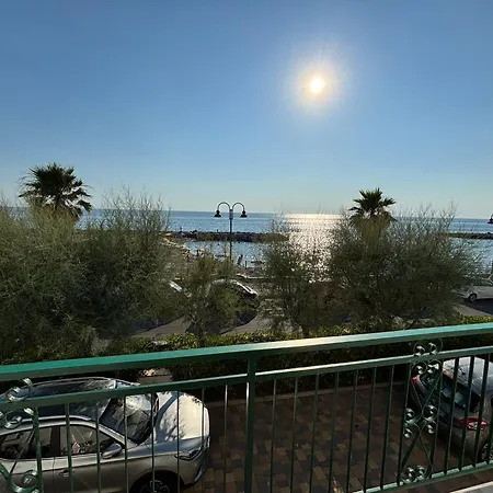 Vista Mare Sul Lungomare Guest house Sangineto